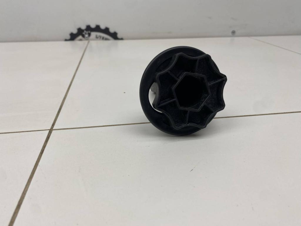 Болт крепления запасного колеса, 500 рублей, Пермь