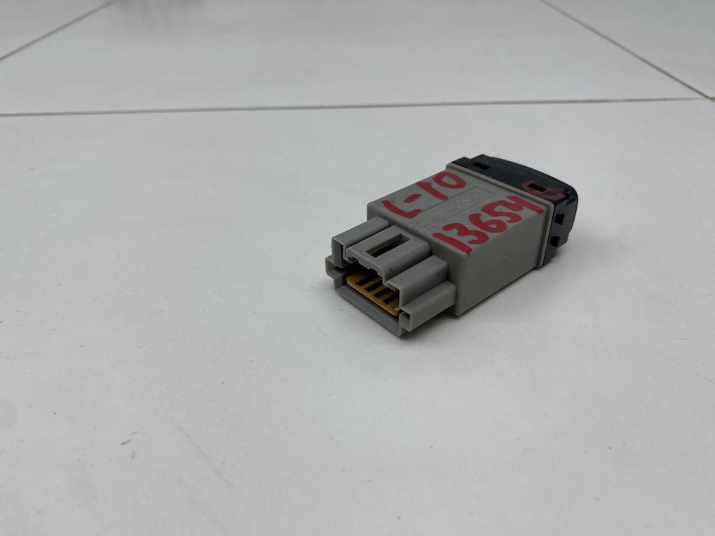 Кнопка корректора фар, 500 рублей, Пермь