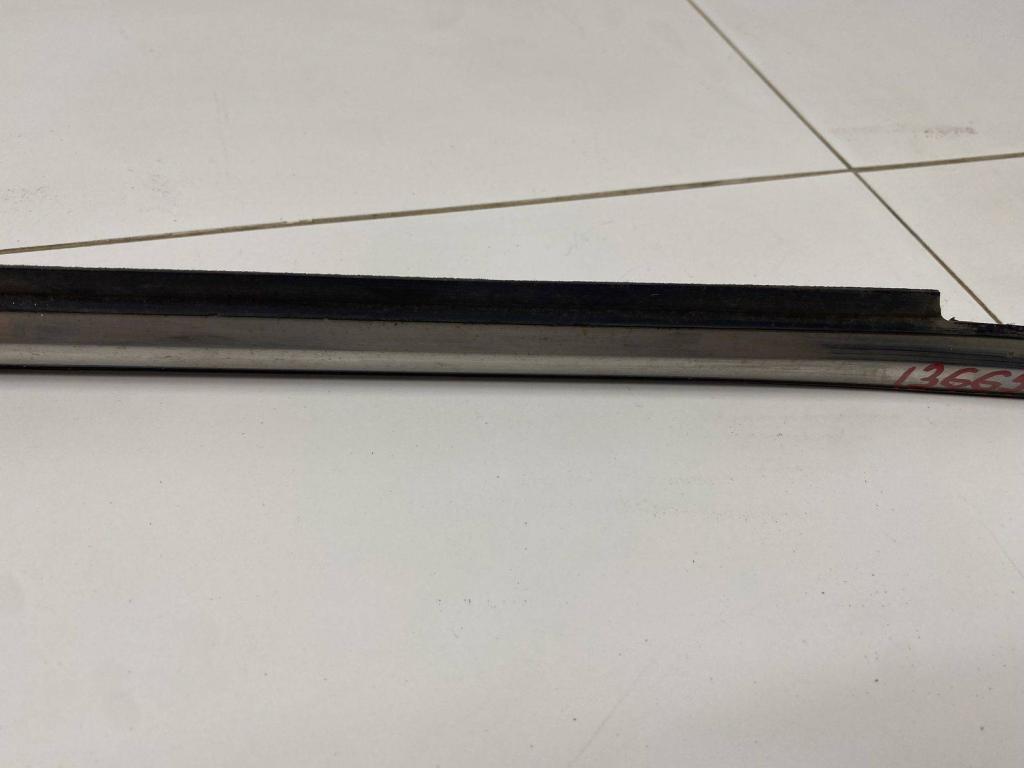 Накладка стекла переднего правого, 2000 рублей, Пермь