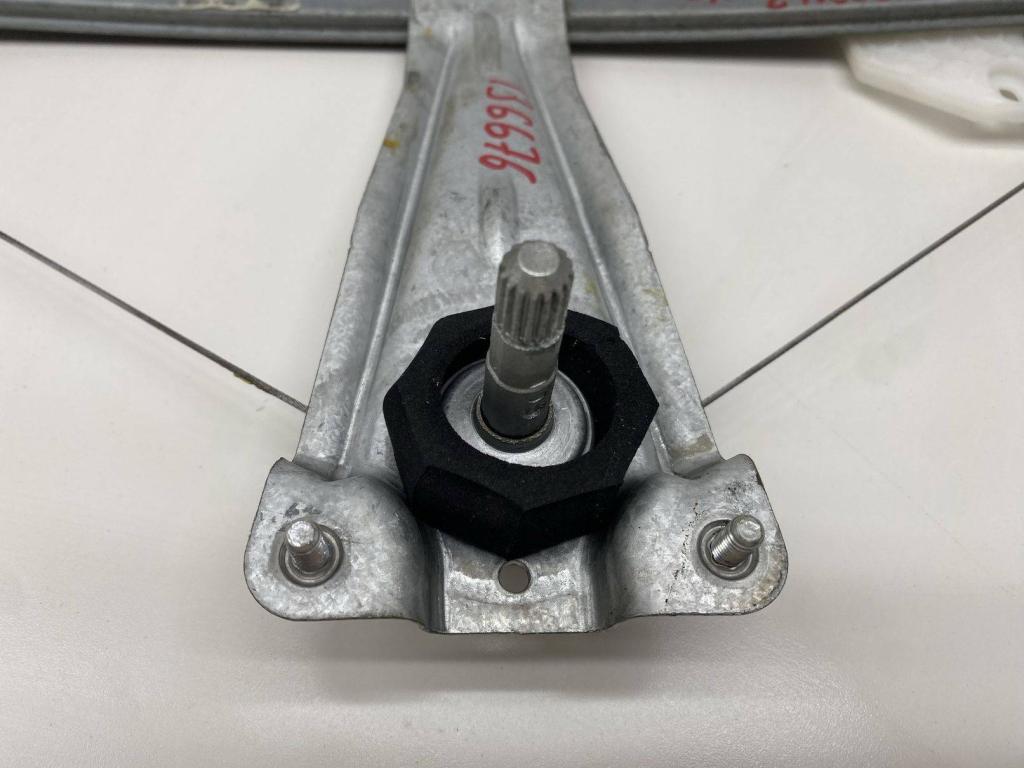 Стеклоподъемник механический задний правый, 500 рублей, Пермь