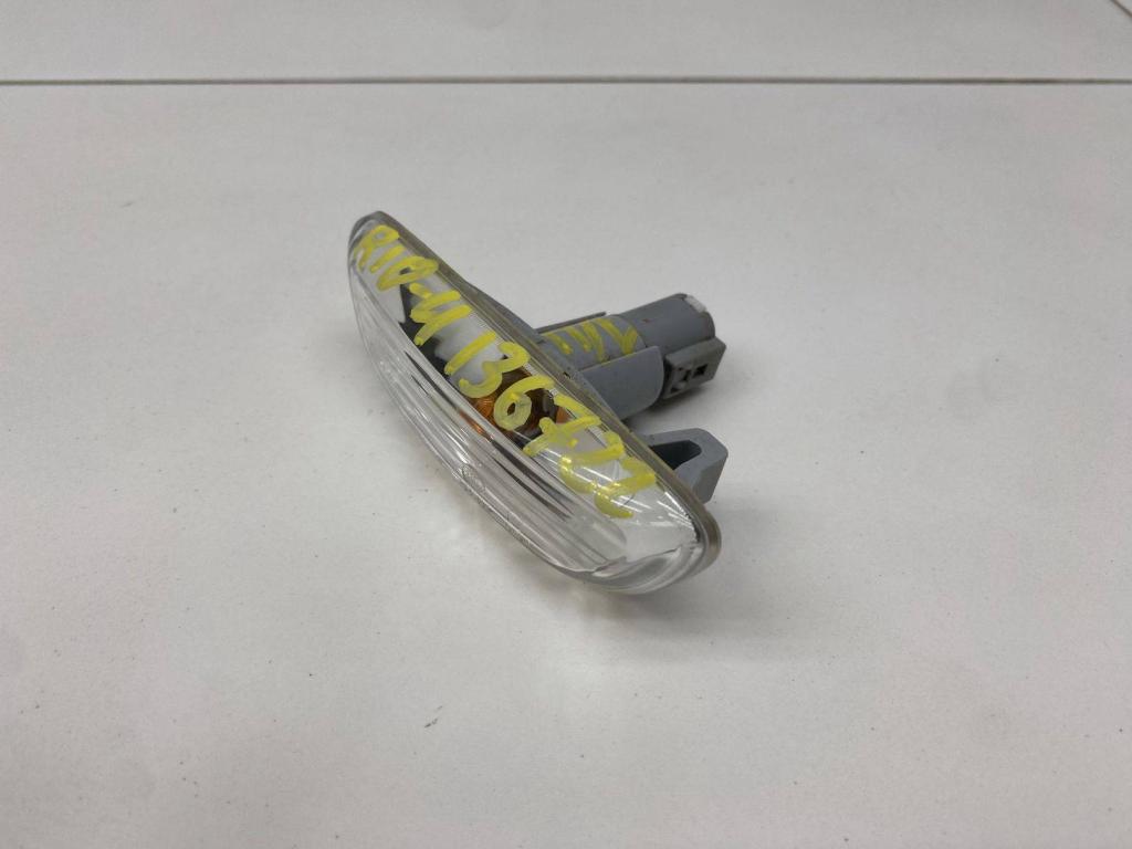 Повторитель на крыло левый, 2000 рублей, Пермь