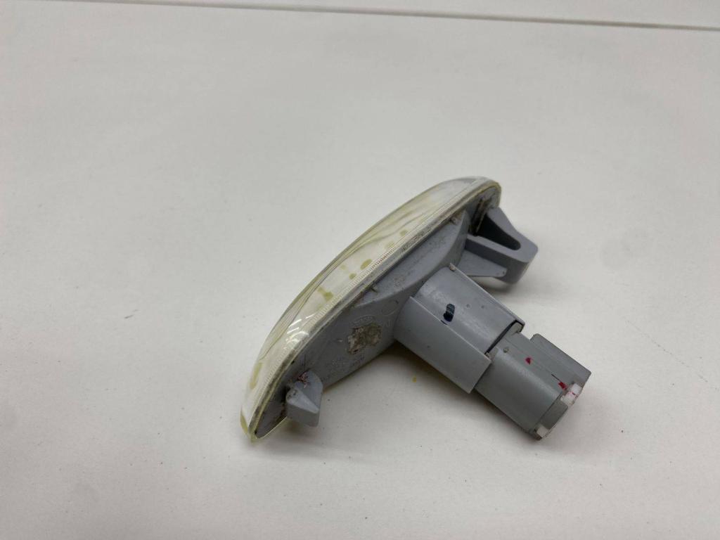 Повторитель на крыло левый, 2000 рублей, Пермь