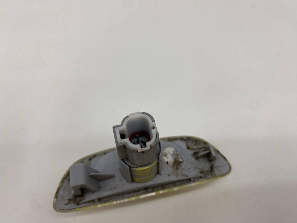 Повторитель на крыло правый, 2000 рублей, Пермь