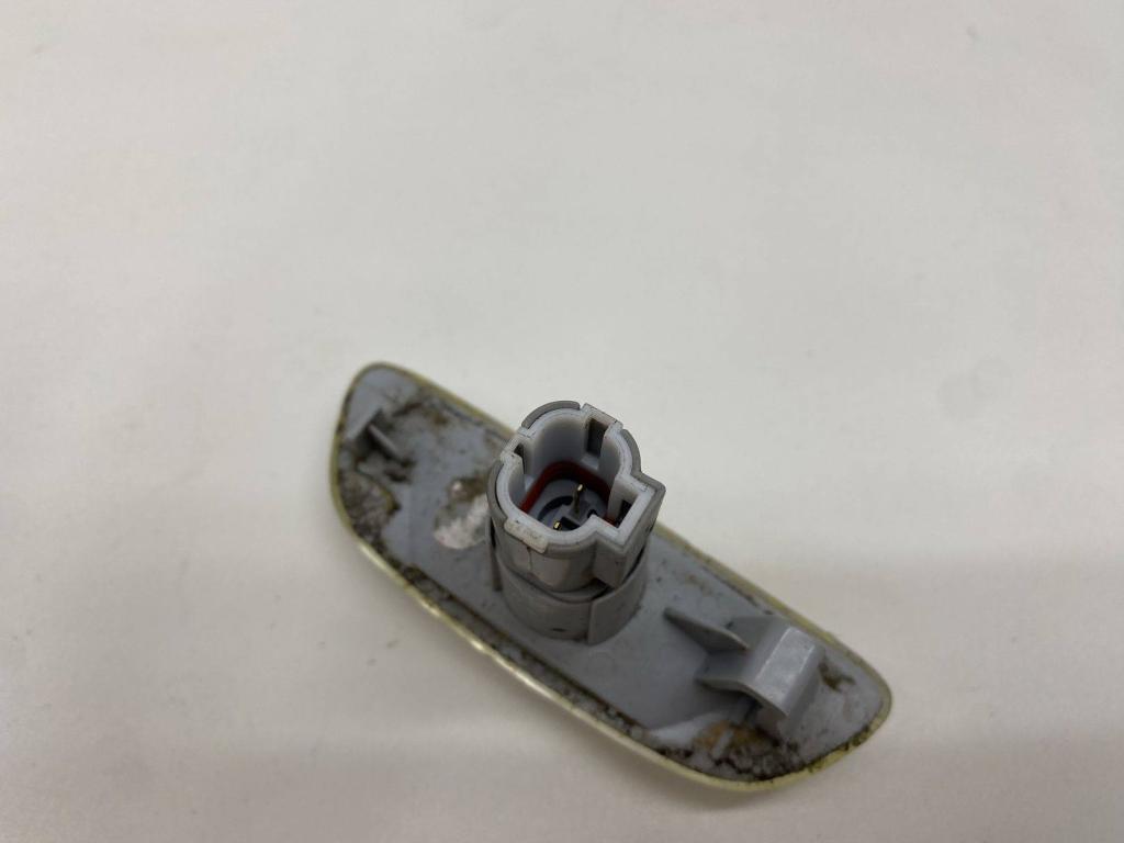 Повторитель на крыло правый, 2000 рублей, Пермь