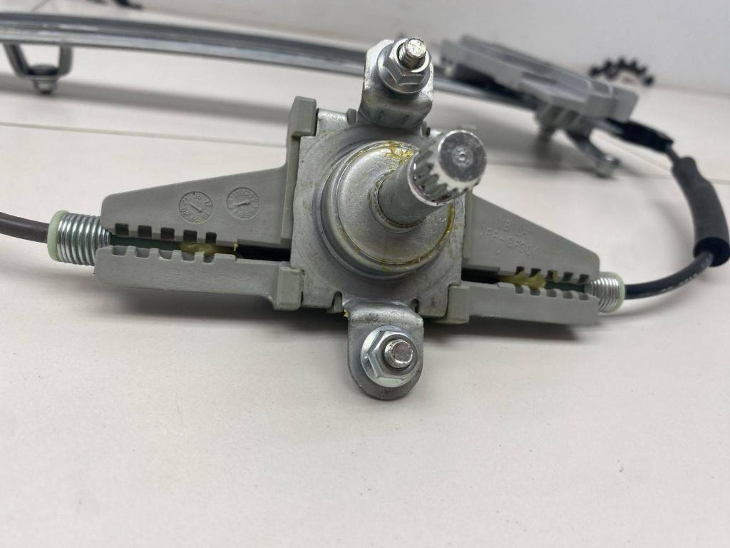 Стеклоподъемник механический задний левый, 5000 рублей, Пермь