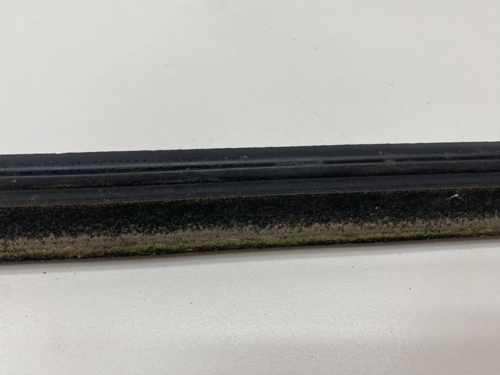 Накладка стекла переднего правого, 1000 рублей, Пермь