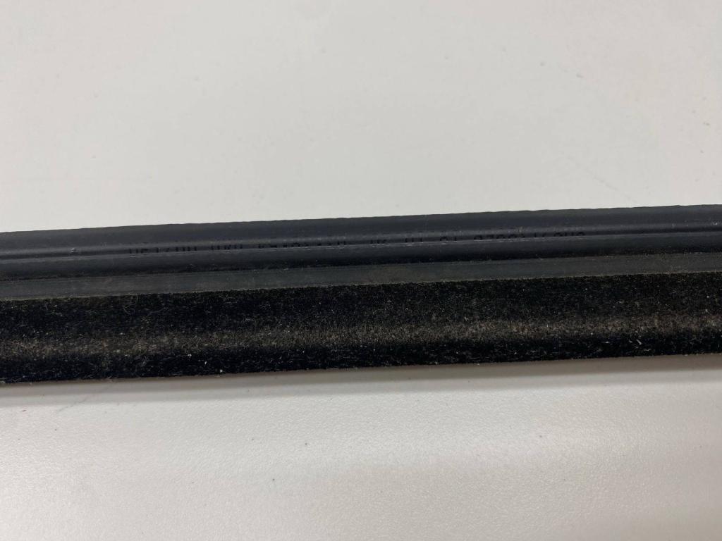 Накладка стекла переднего левого, 1000 рублей, Пермь