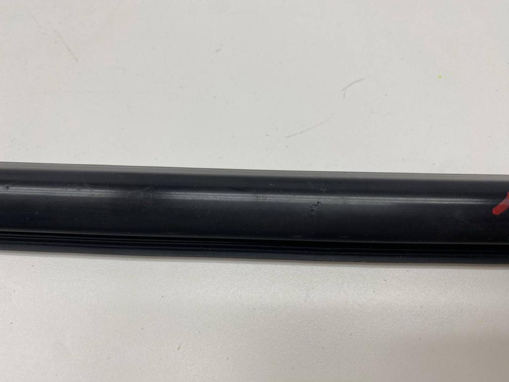 Накладка стекла переднего левого, 1000 рублей, Пермь