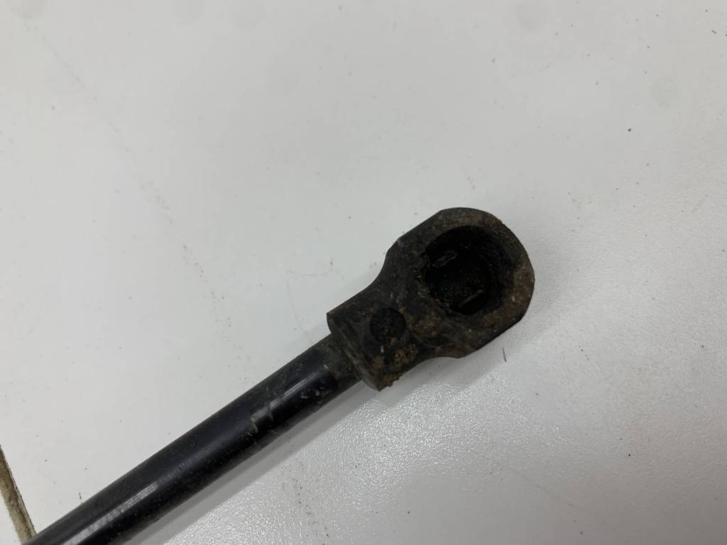 Амортизатор капота, 500 рублей, Пермь