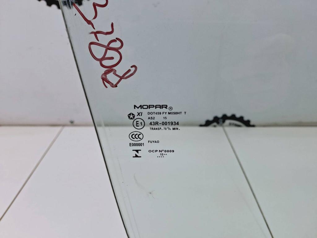 Стекло двери передней правой, 18000 рублей, Пермь