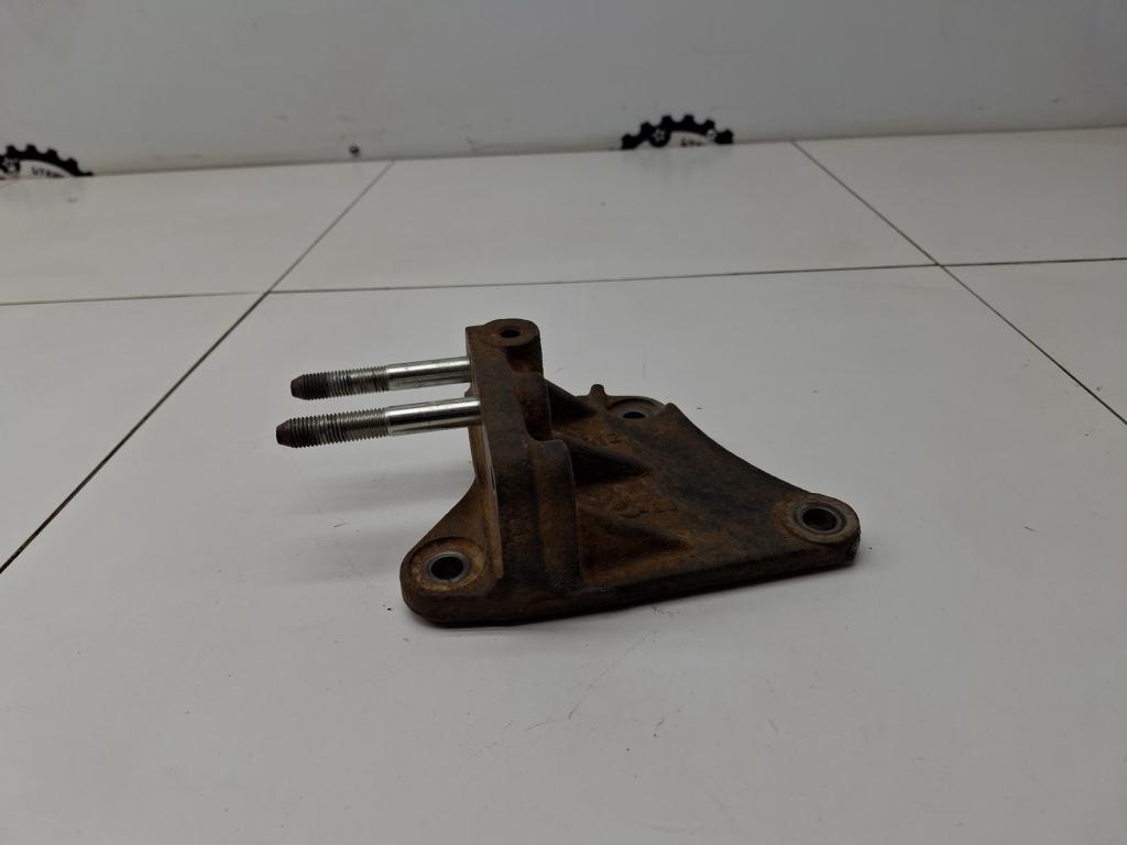 Кронштейн двигателя правый, 500 рублей, Пермь