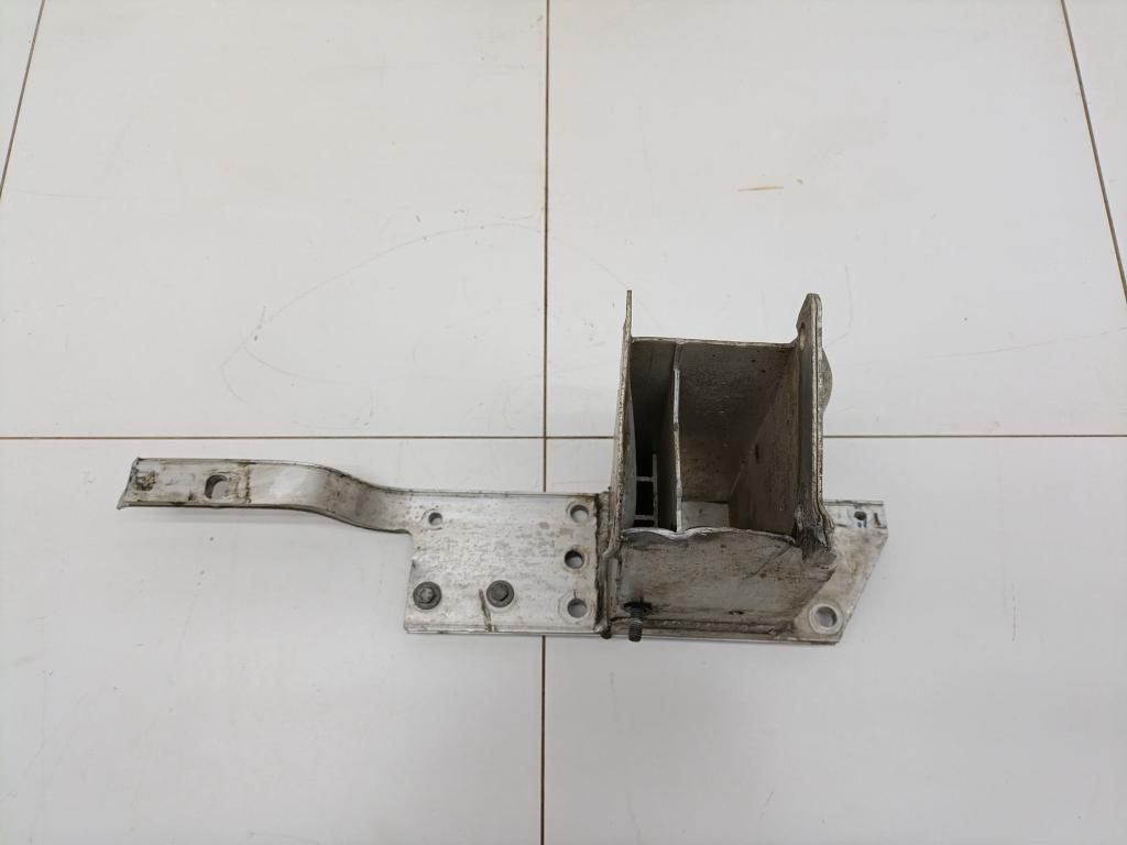 Кронштейн усилителя переднего бампера правый, 10000 рублей, Пермь