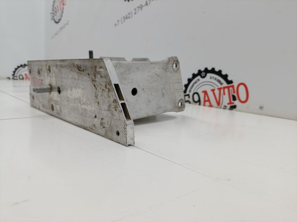 Кронштейн усилителя переднего бампера правый, 7000 рублей, Пермь