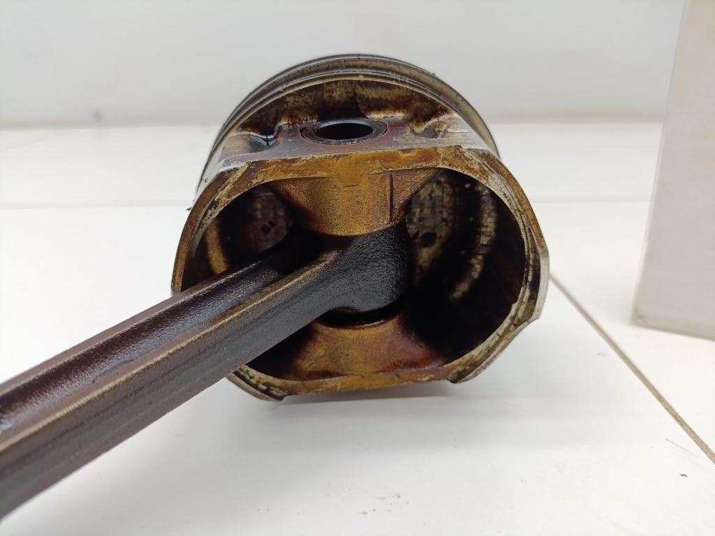 Поршень с шатуном, 2000 рублей, Пермь