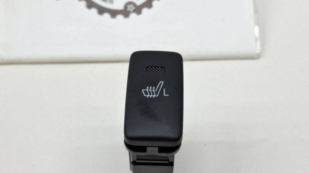 Кнопка обогрева сидений, 1500 рублей, Пермь