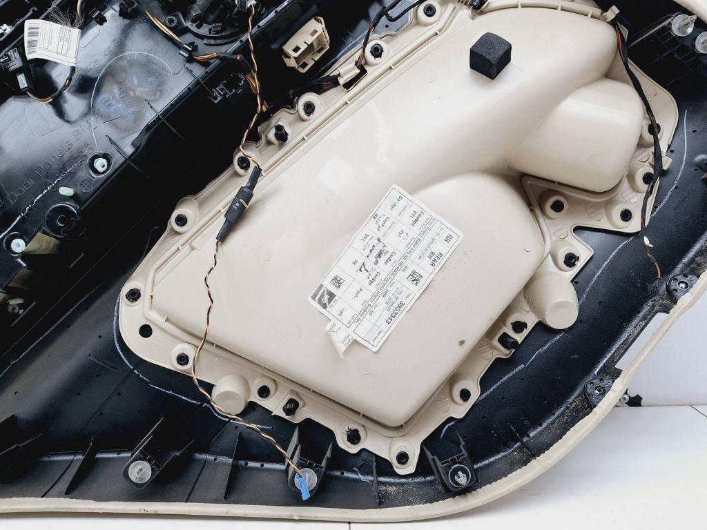 Обшивка двери задней правой, 4000 рублей, Пермь