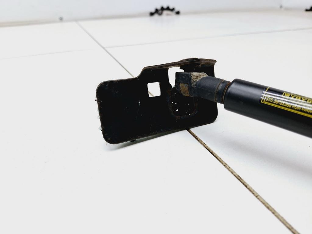 Амортизатор стекла багажника, 1500 рублей, Пермь