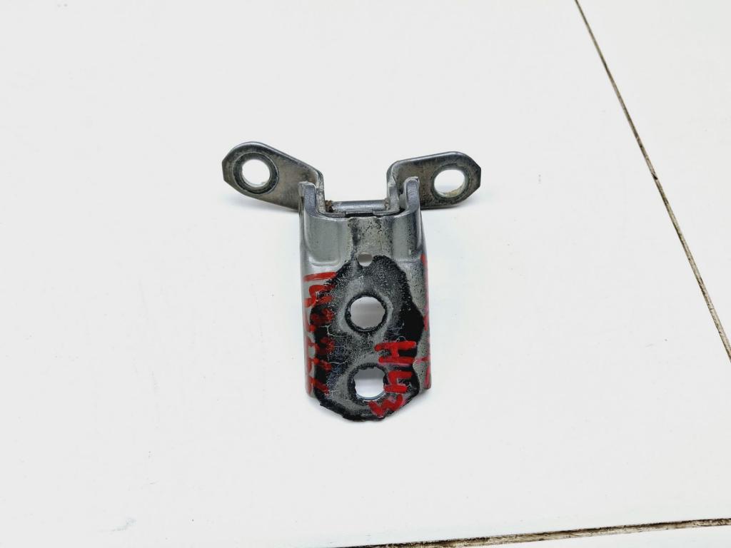 Петля двери передней левой нижняя, 1500 рублей, Пермь