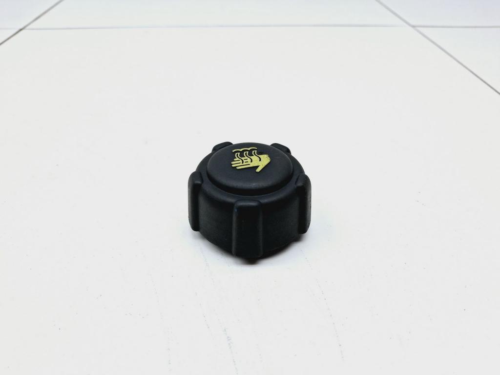 Крышка расширительного бачка, 500 рублей, Пермь