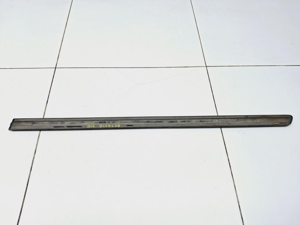 Молдинг задней правой двери, 700 рублей, Пермь