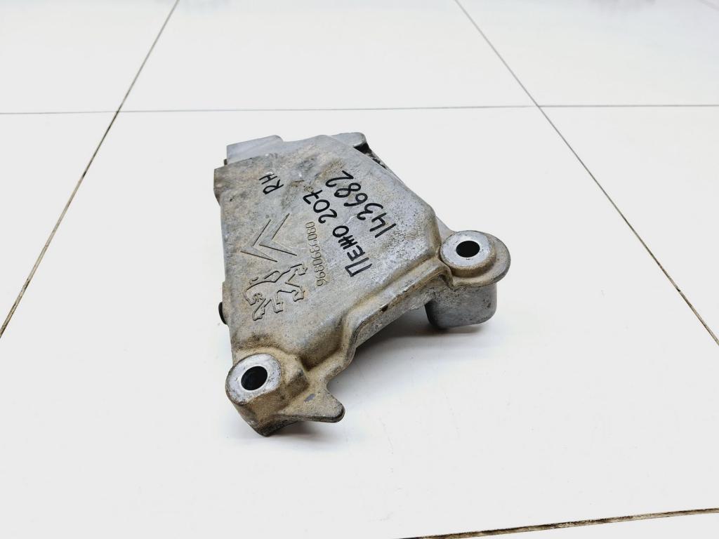 Кронштейн двигателя правый, 1000 рублей, Пермь