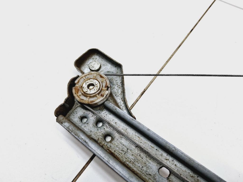 Стеклоподъемник механический задний левый, 500 рублей, Пермь