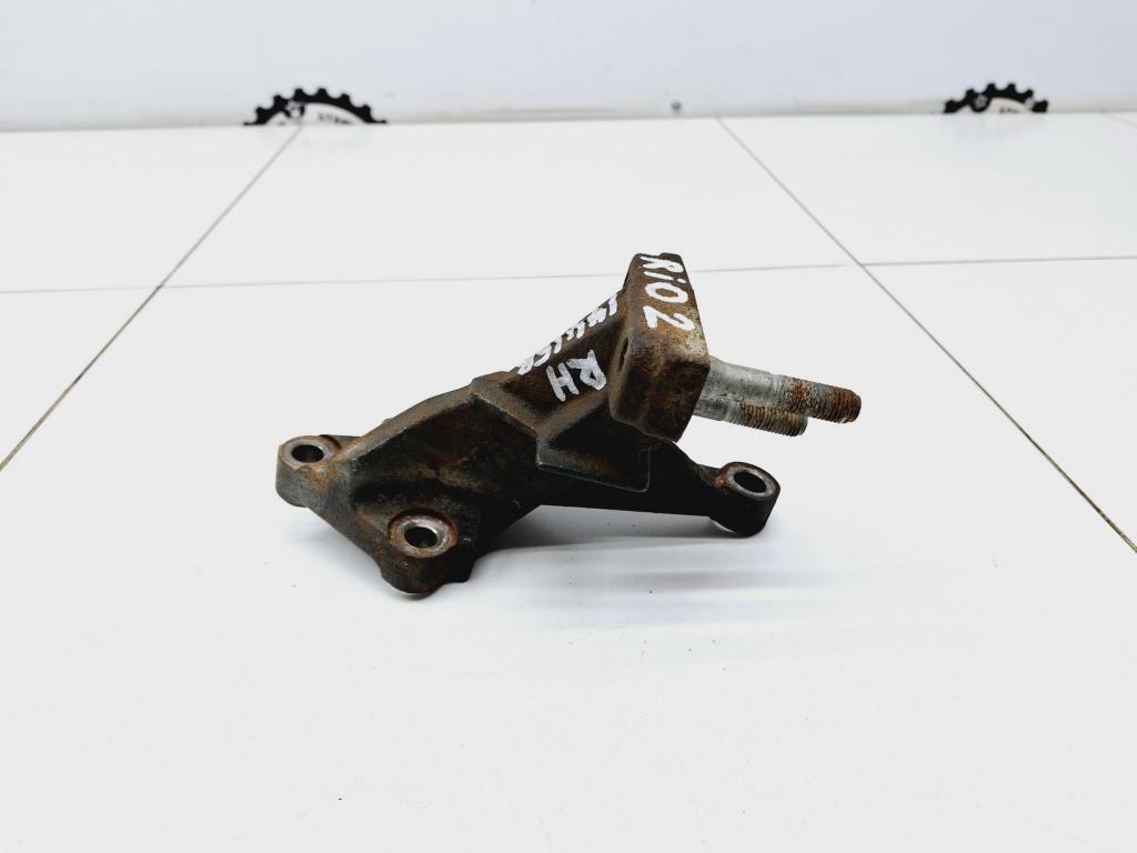 Кронштейн двигателя правый, 500 рублей, Пермь