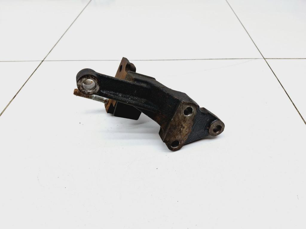 Кронштейн двигателя правый, 500 рублей, Пермь