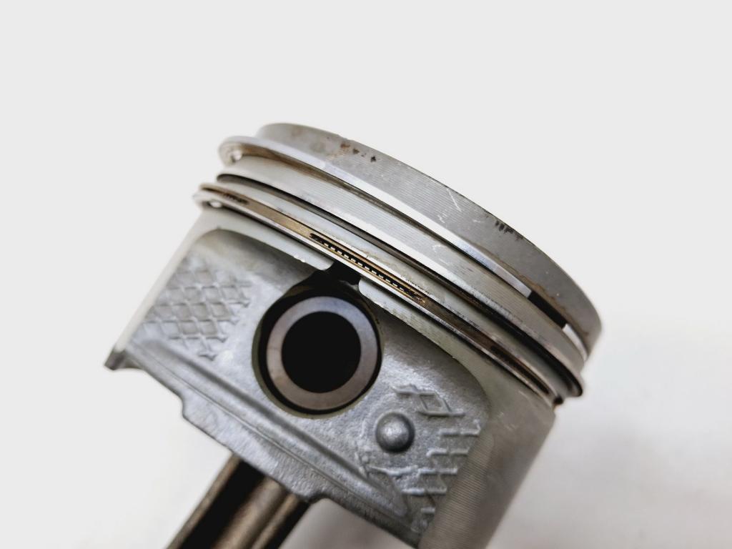 Поршень с шатуном, 2000 рублей, Пермь