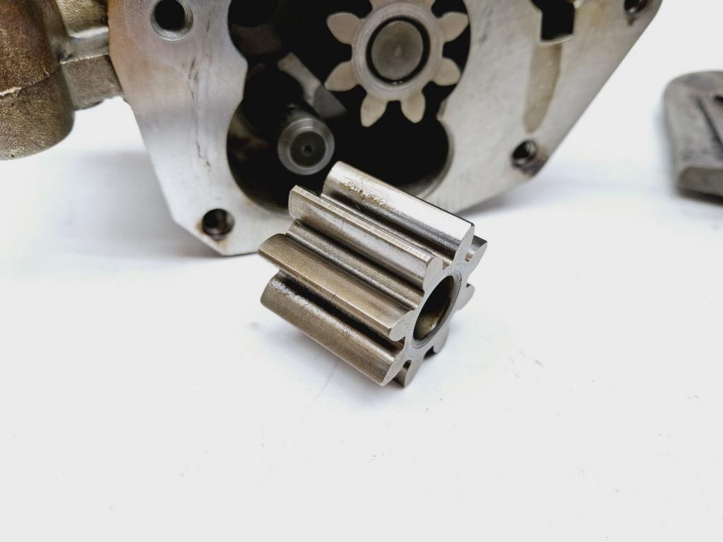 Насос масляный, 1500 рублей, Пермь