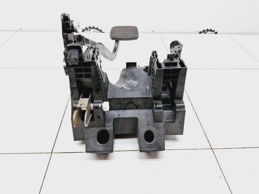 Педаль тормоза, 2000 рублей, Пермь