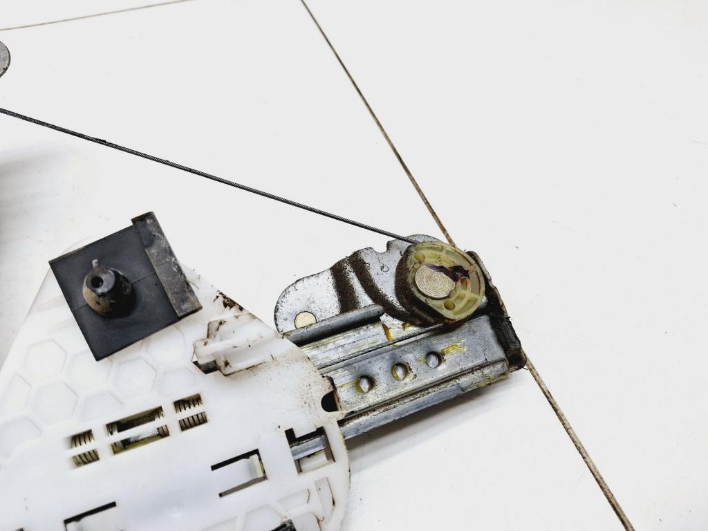 Стеклоподъемник механический задний правый, 500 рублей, Пермь