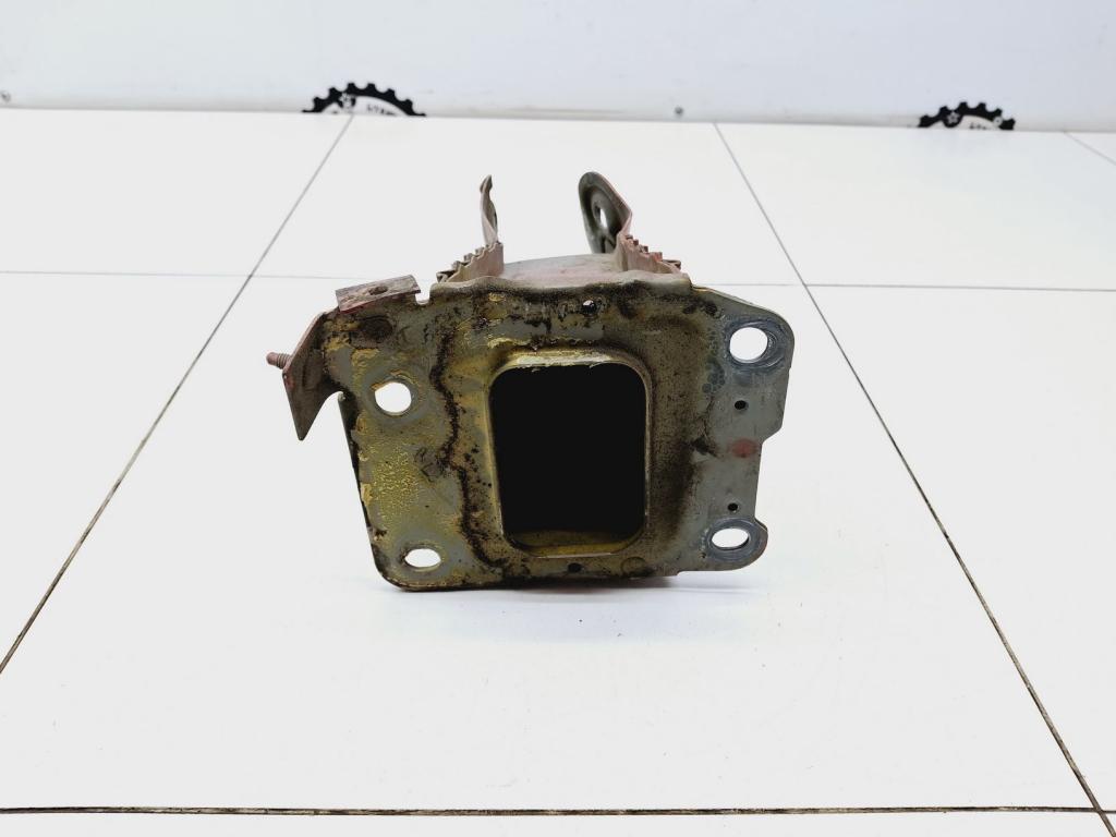 Кронштейн усилителя переднего бампера левый, 1500 рублей, Пермь