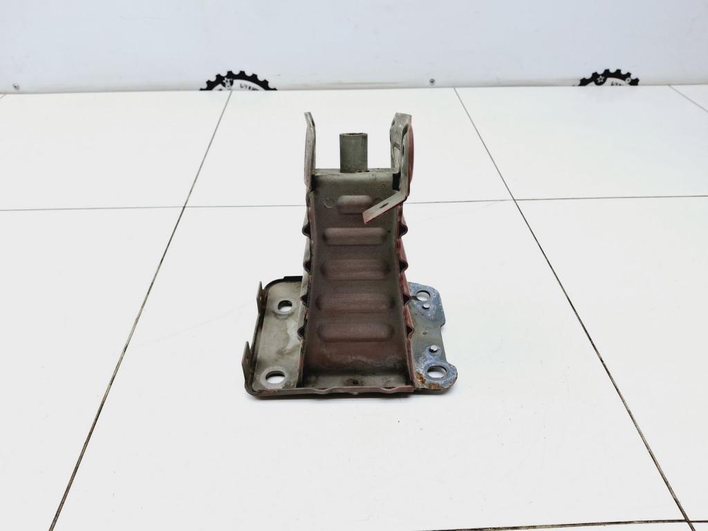 Кронштейн усилителя переднего бампера правый, 2000 рублей, Пермь