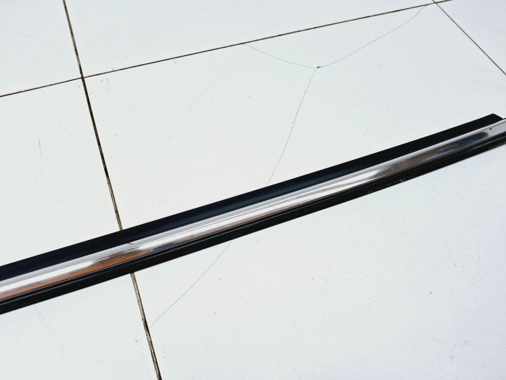 Накладка стекла переднего правого, 3000 рублей, Пермь