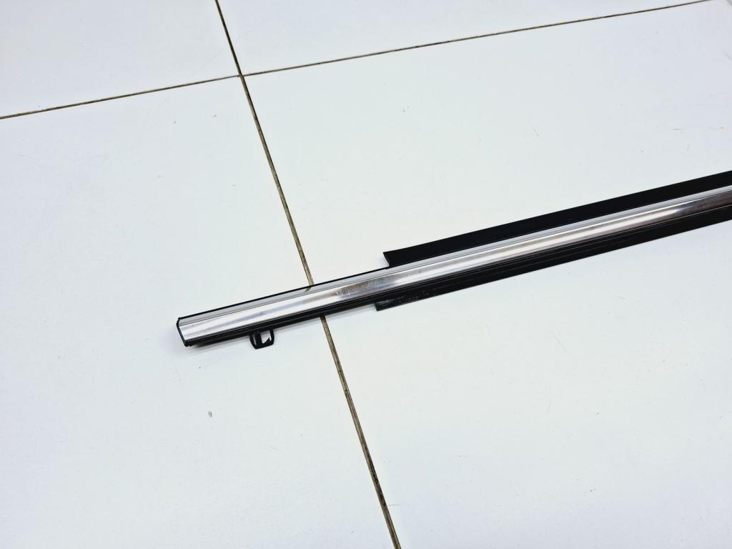 Накладка стекла переднего правого, 3000 рублей, Пермь