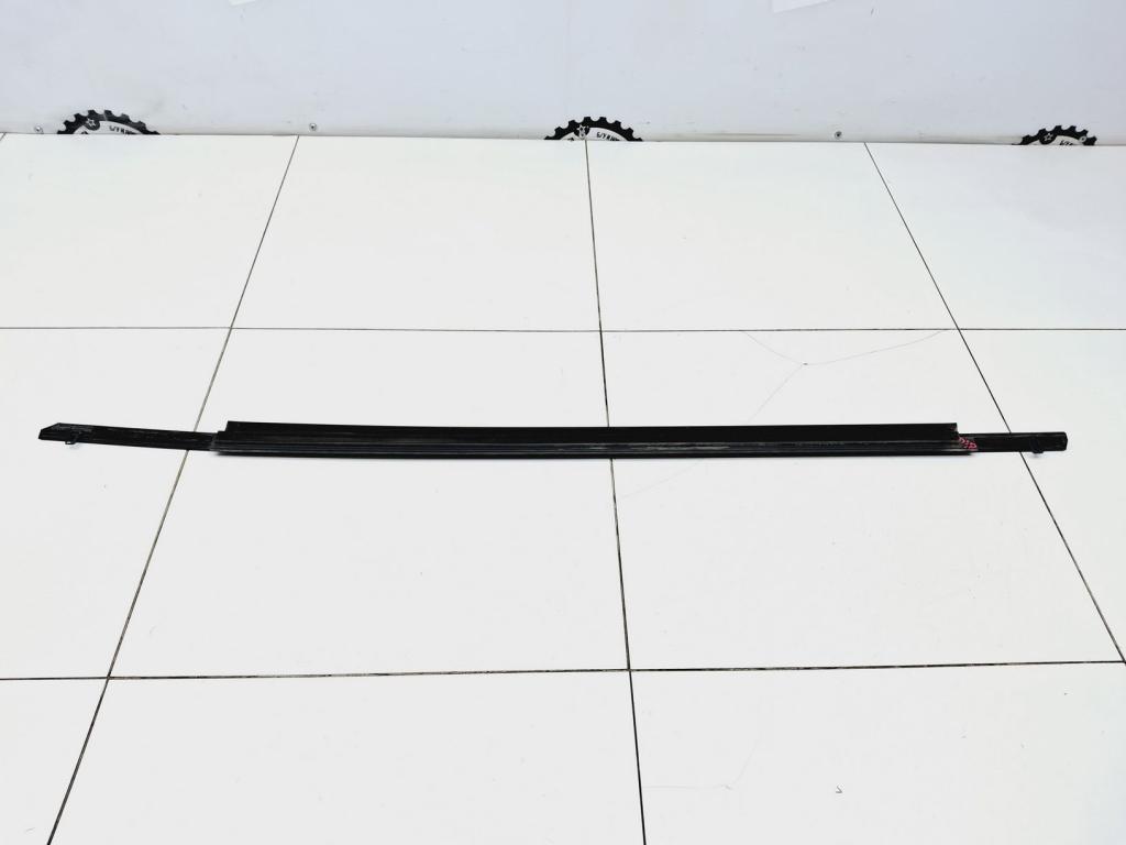 Накладка стекла переднего правого, 3000 рублей, Пермь