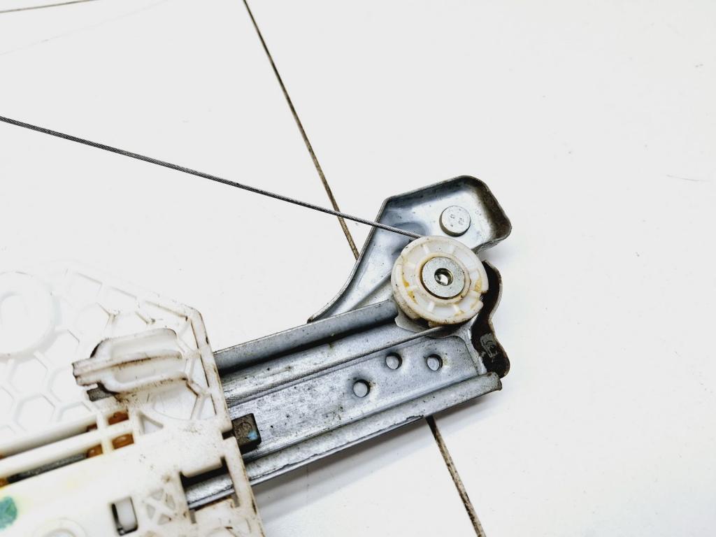 Стеклоподъемник механический задний правый, 500 рублей, Пермь