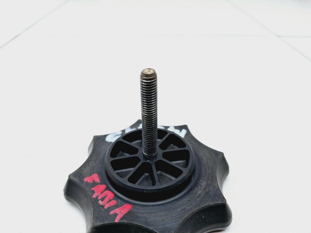 Болт крепления запасного колеса, 500 рублей, Пермь