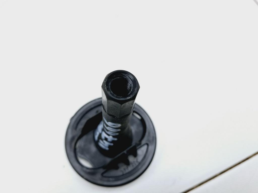 Болт крепления запасного колеса, 500 рублей, Пермь