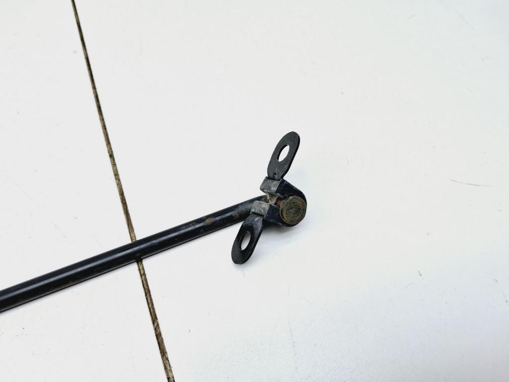 Держатель капота, 500 рублей, Пермь