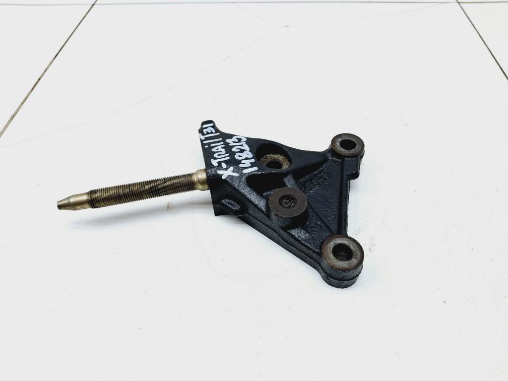 Кронштейн двигателя правый, 500 рублей, Пермь