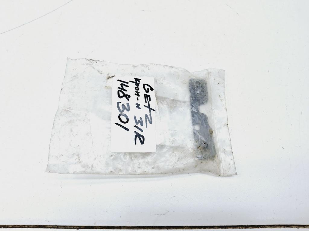 Кронштейн заднего бампера правый, 1500 рублей, Пермь