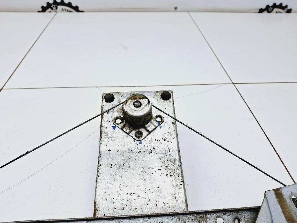 Стеклоподъемник механический задний правый, 500 рублей, Пермь