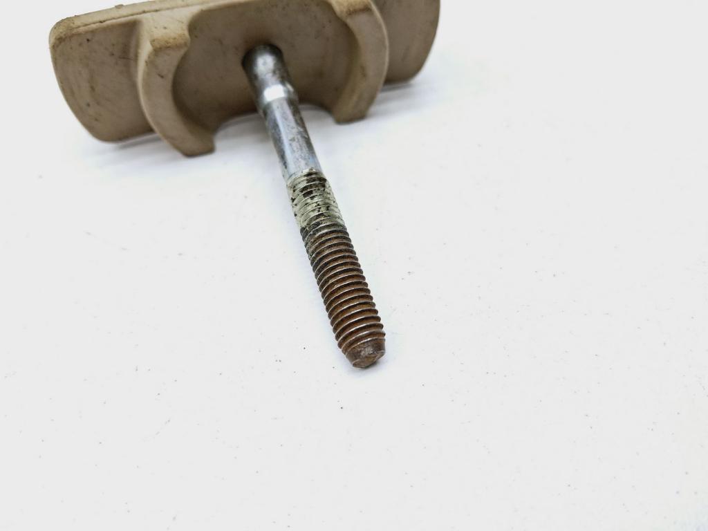 Болт крепления запасного колеса, 500 рублей, Пермь