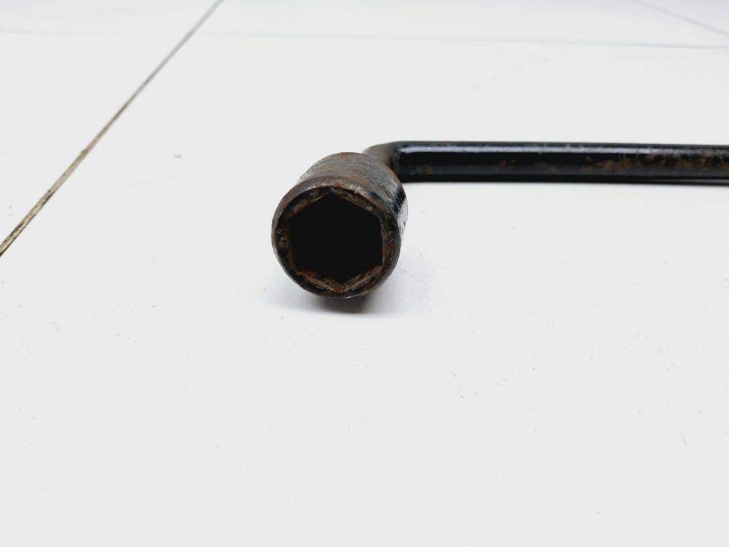 Ключ балонный, 500 рублей, Пермь