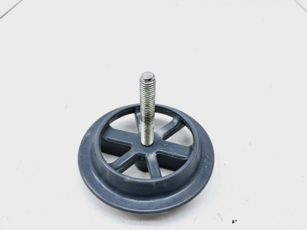 Болт крепления запасного колеса, 500 рублей, Пермь