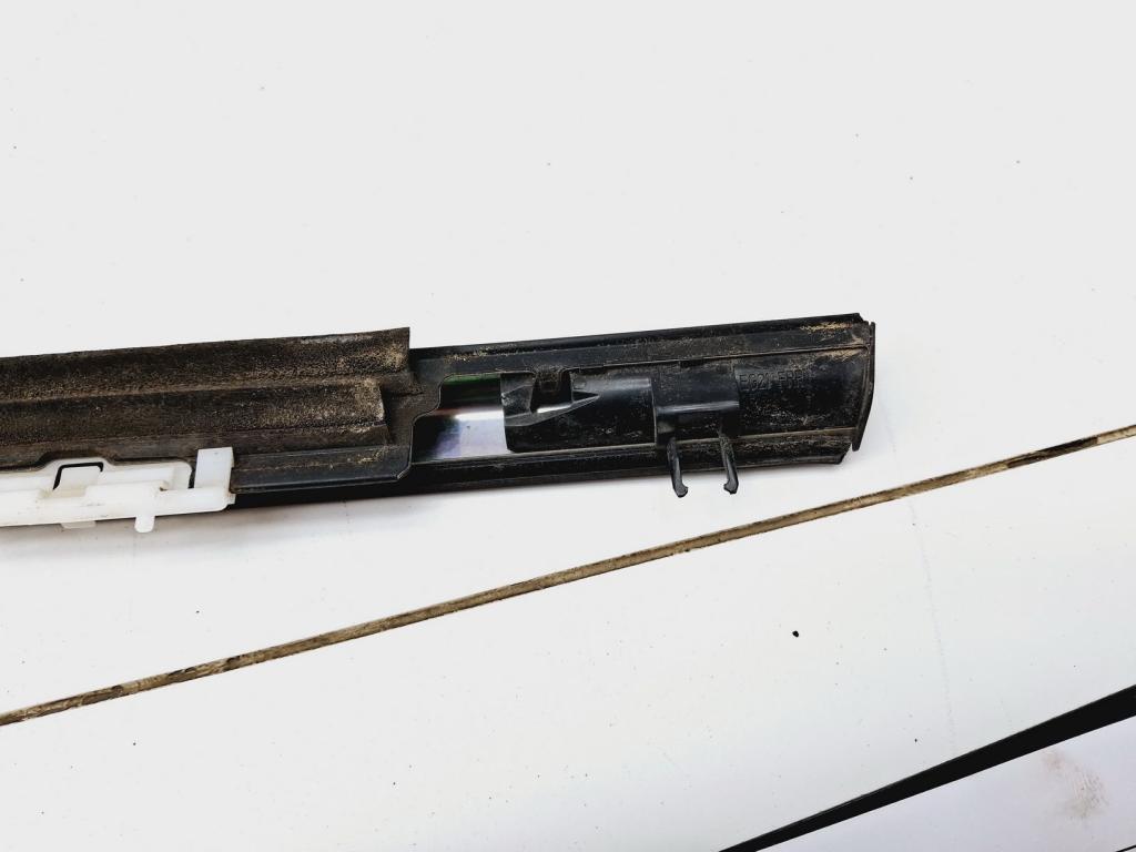 Накладка стекла переднего правого, 1000 рублей, Пермь