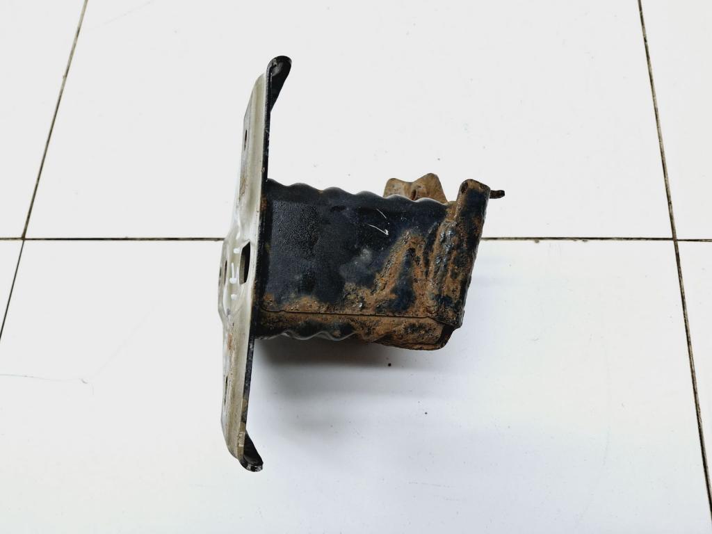 Кронштейн усилителя заднего бампера левый, 1000 рублей, Пермь