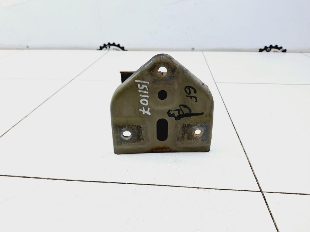 Кронштейн усилителя заднего бампера правый, 1000 рублей, Пермь